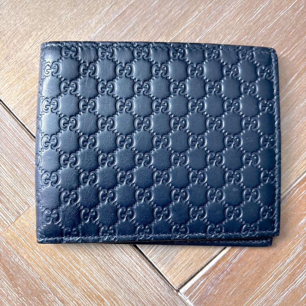 Gucci Black Key Card Holder with Monogram Design
